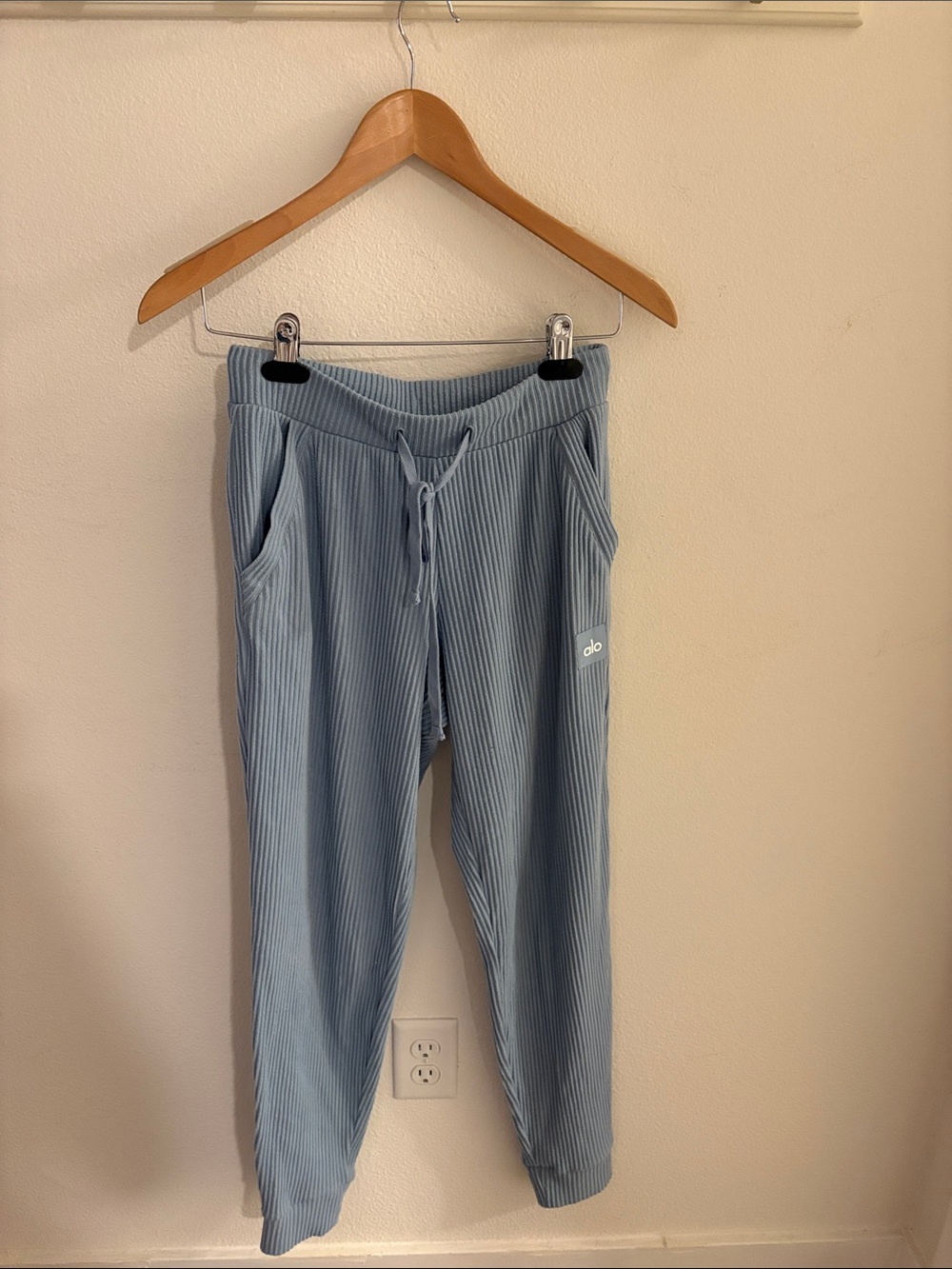 ALO Yoga Kids Ribbed Joggers in Dusty Blue
